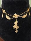 Collier drapeau à décor de fleurs er or jaune 18 carat fin XIX