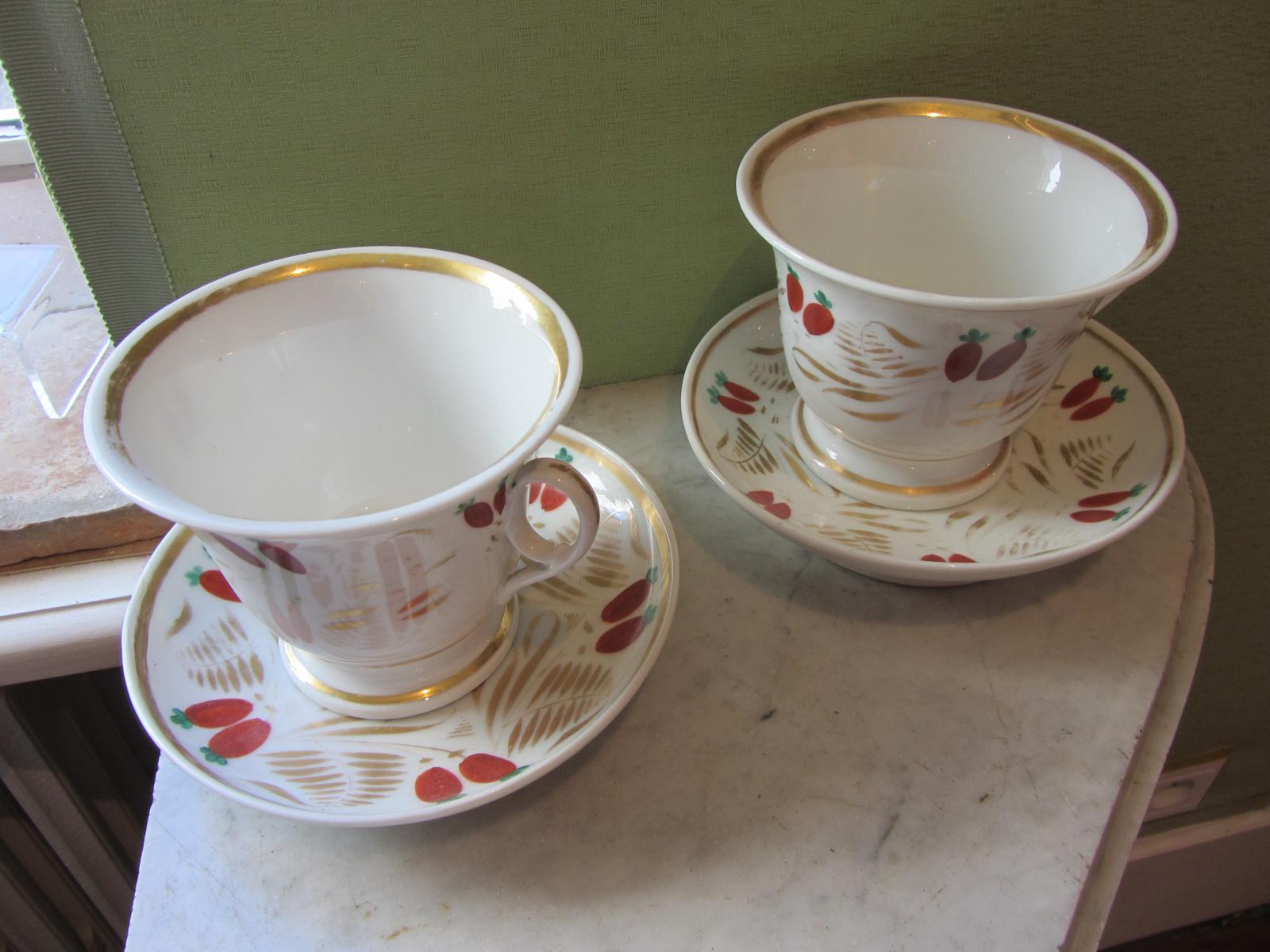 Paire de tasses à chocolat porcelaine vieux paris fin XIX.